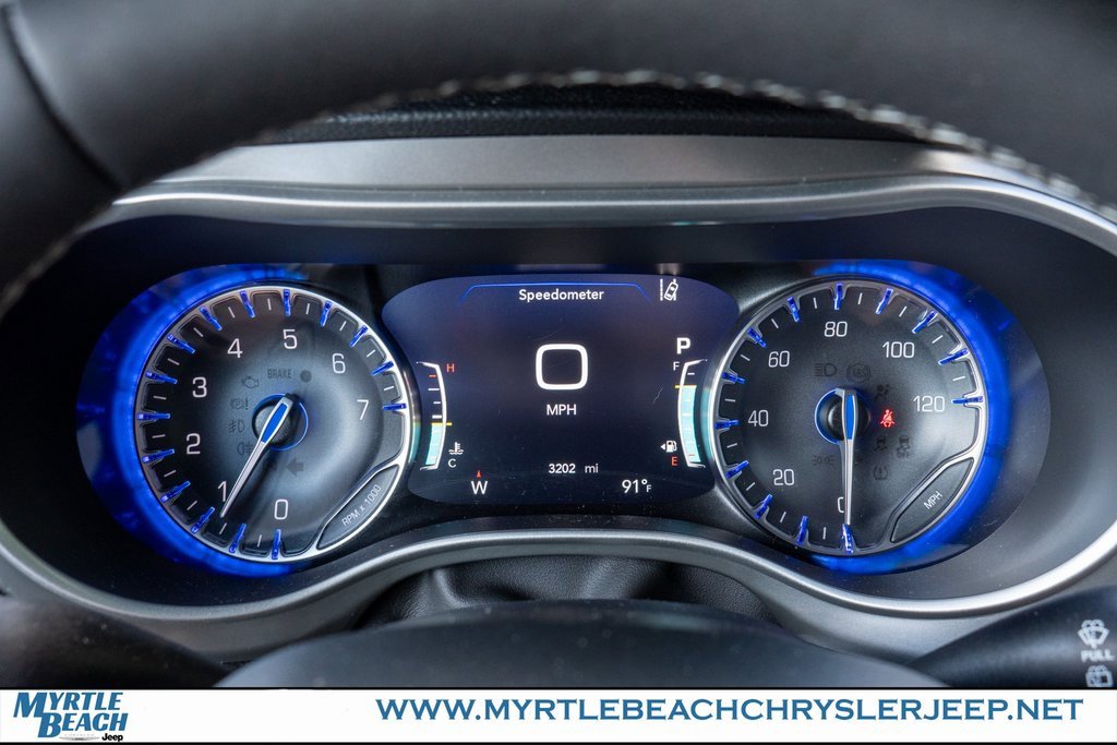 New 2025 Chrysler Pacifica Select w/ Uconnect Theater Family Group image 25