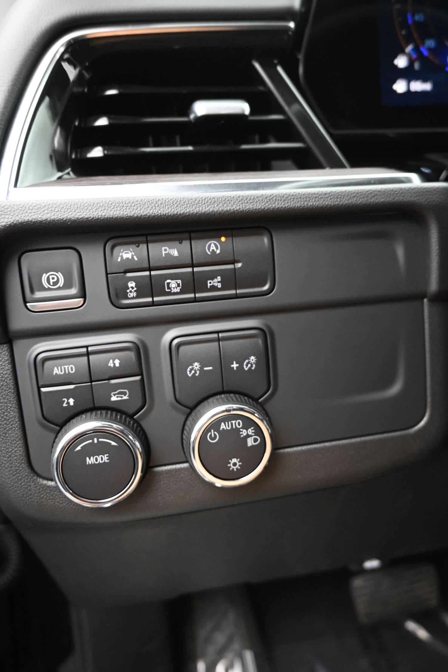 Used 2025 Chevrolet Tahoe LT AWD/4WD image 26