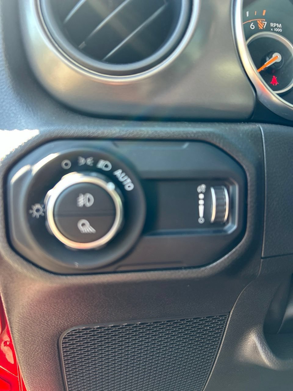 Used 2023 Jeep Gladiator Sport AWD/4WD image 18