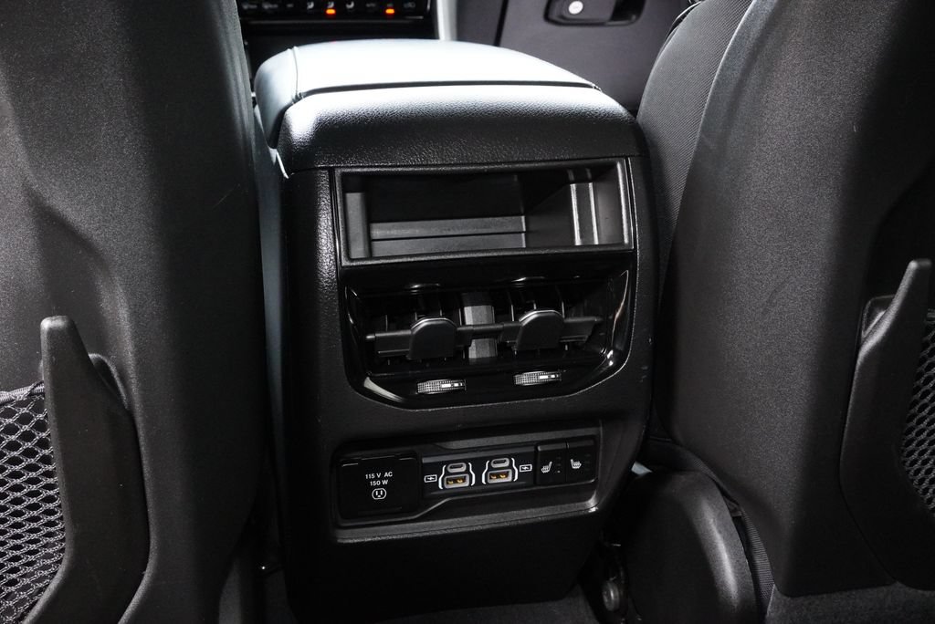 Used 2023 Jeep Grand Cherokee Overland RWD image 28