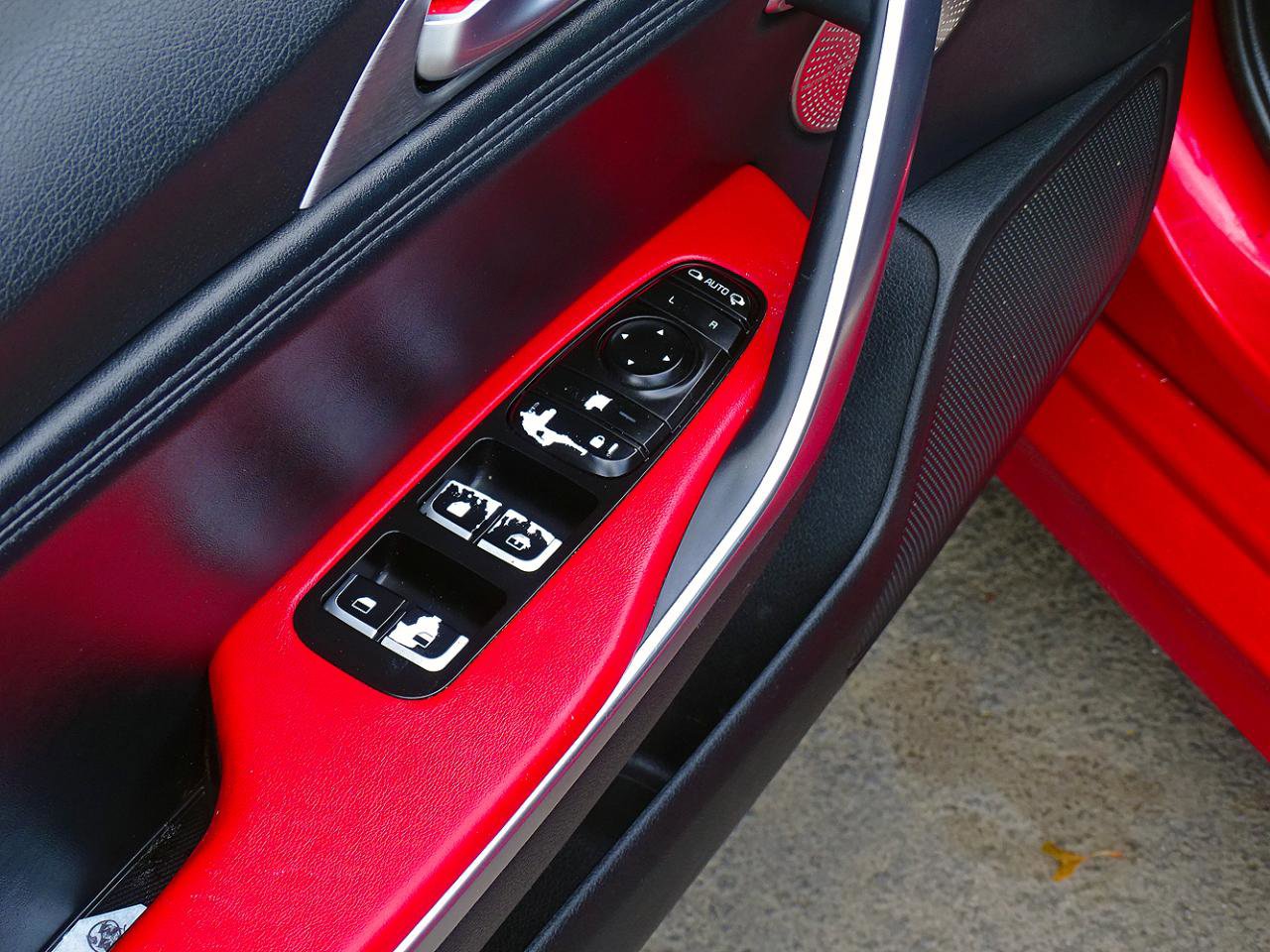 Used 2018 Kia Stinger GT2 AWD/4WD image 40
