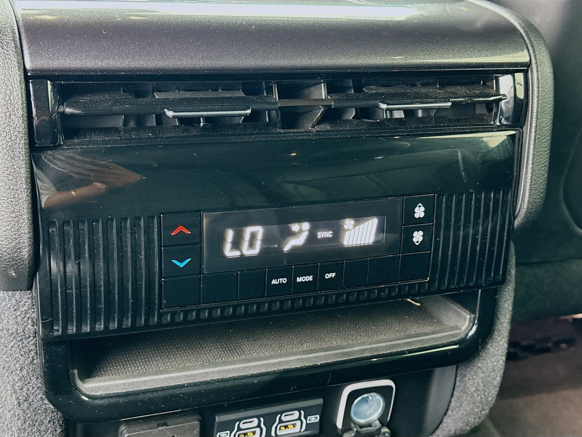 Used 2024 Jeep Wagoneer 2WD image 17