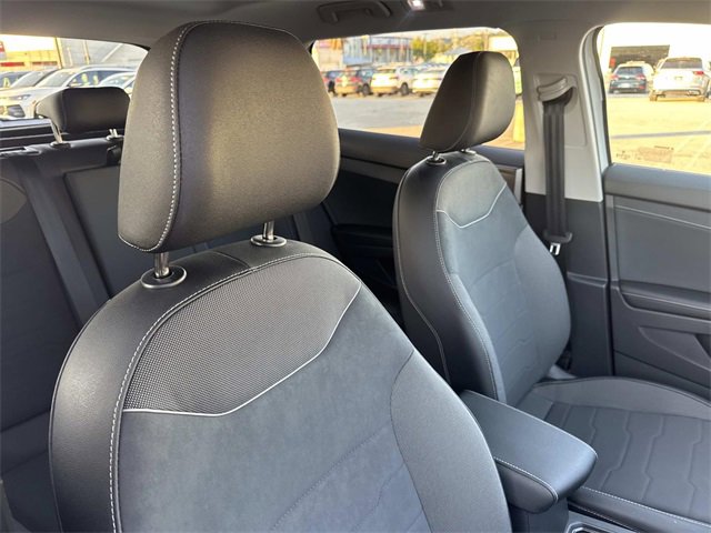 Used 2025 Volkswagen Taos SE image 28