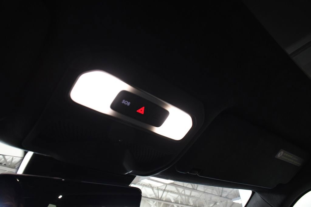 Used 2024 Rivian R1S Adventure AWD/4WD image 32