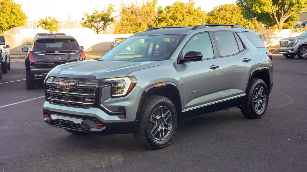 Used 2026 GMC Terrain AT4 AWD/4WD image 3