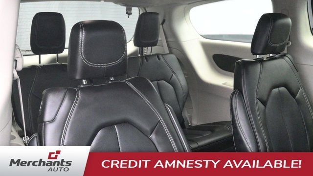 Used 2023 Chrysler Pacifica Touring-L AWD/4WD image 13