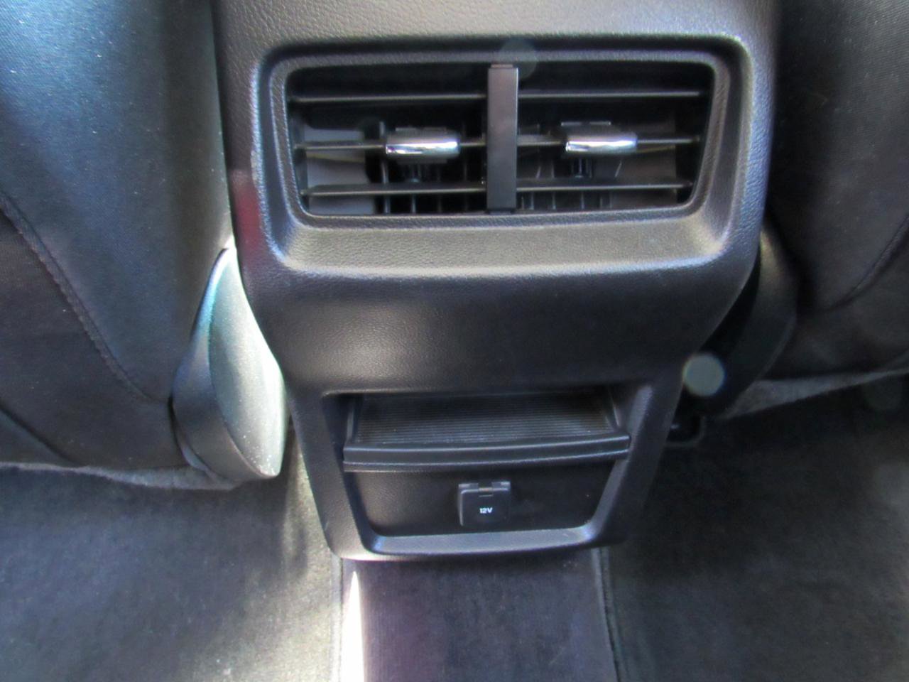 Used 2015 Ford Edge SE FWD image 29