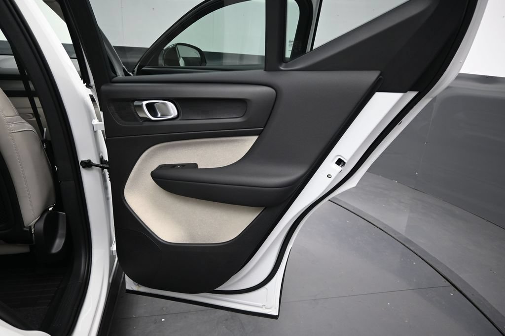 New 2026 Volvo XC40 B5 Plus w/ Climate Package AWD/4WD image 16
