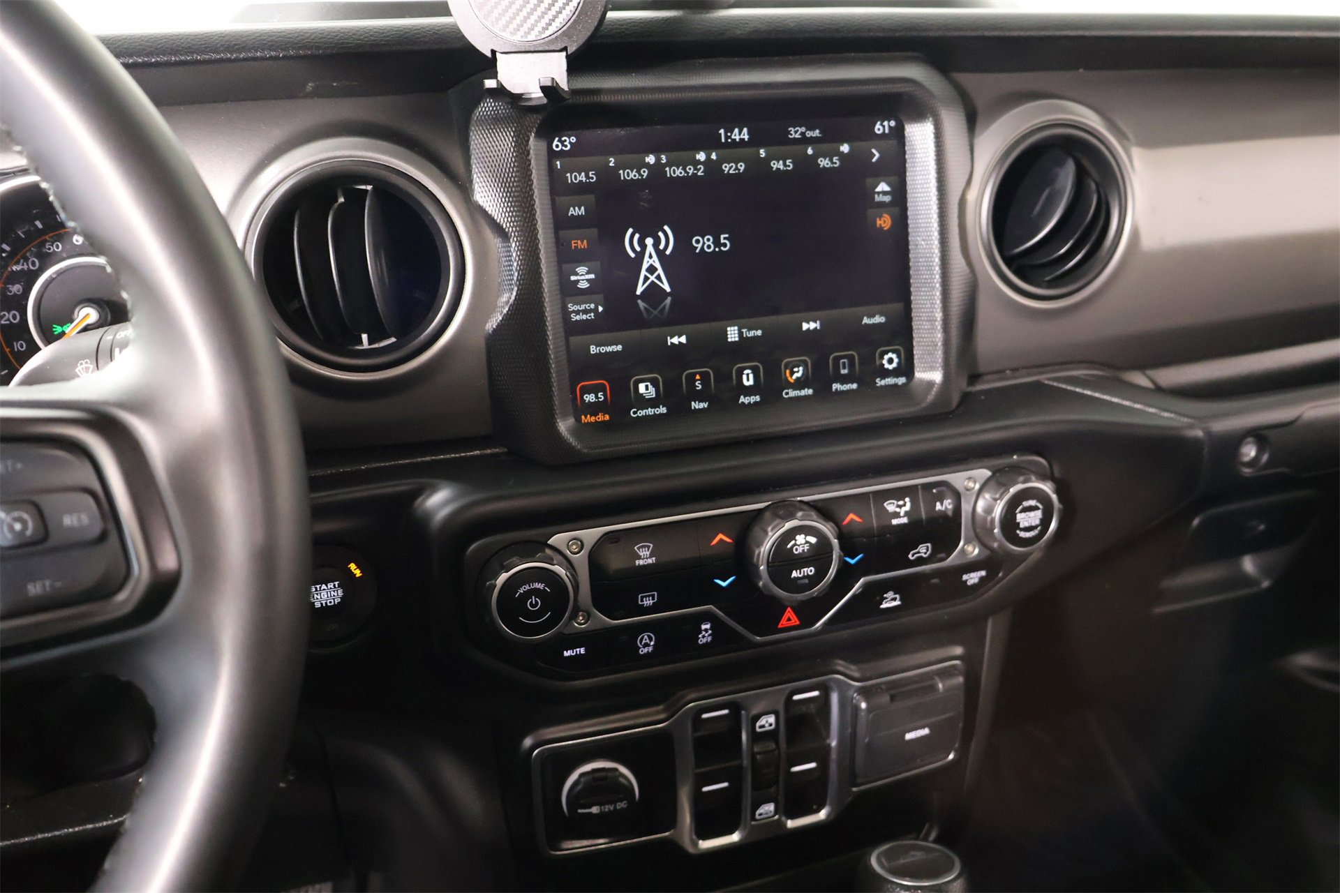 Used 2023 Jeep Gladiator Willys image 5