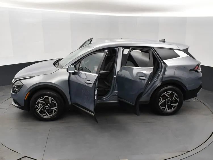Used 2025 Kia Sportage LX image 7
