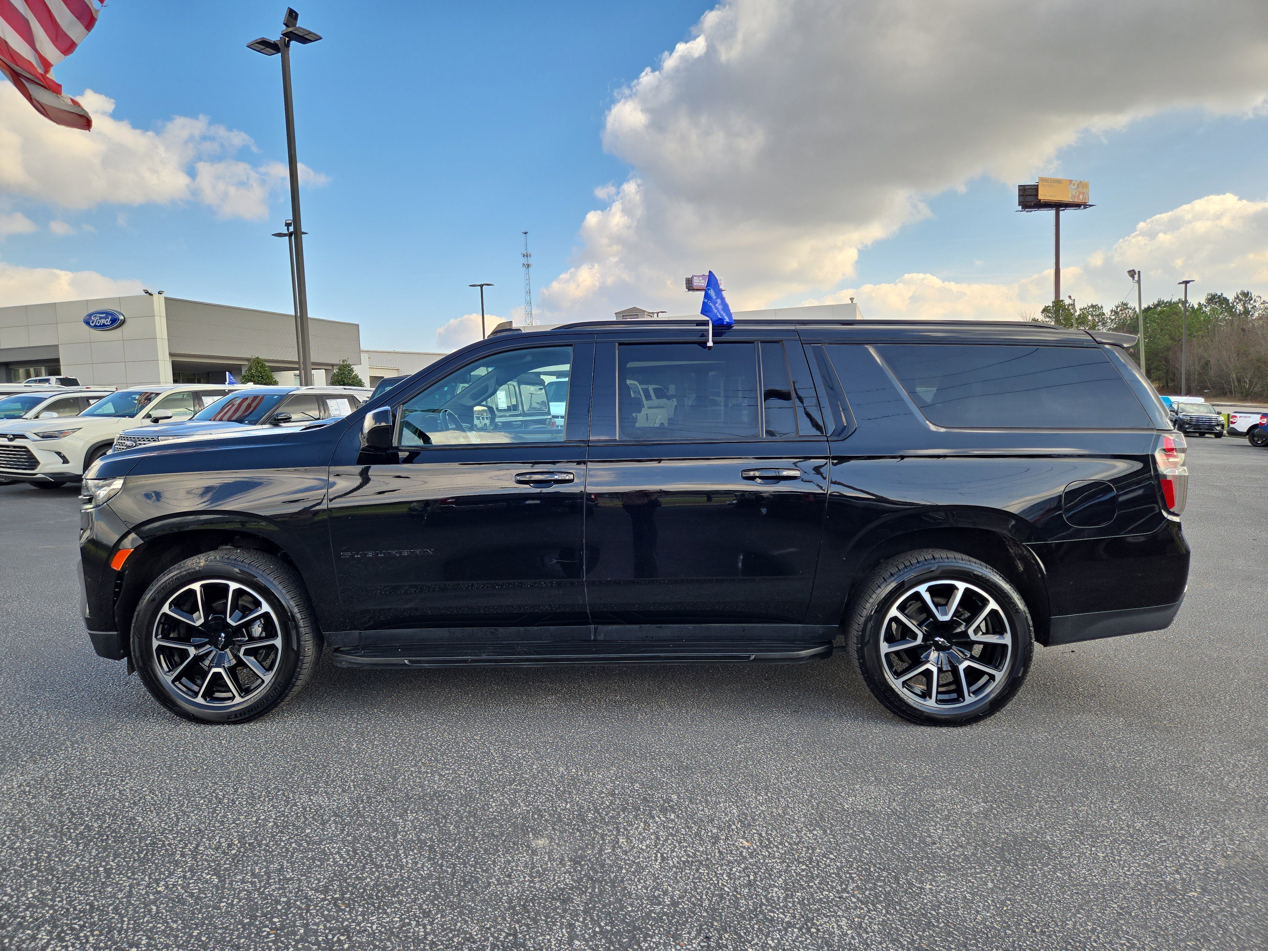 Used 2024 Chevrolet Suburban RST image 11