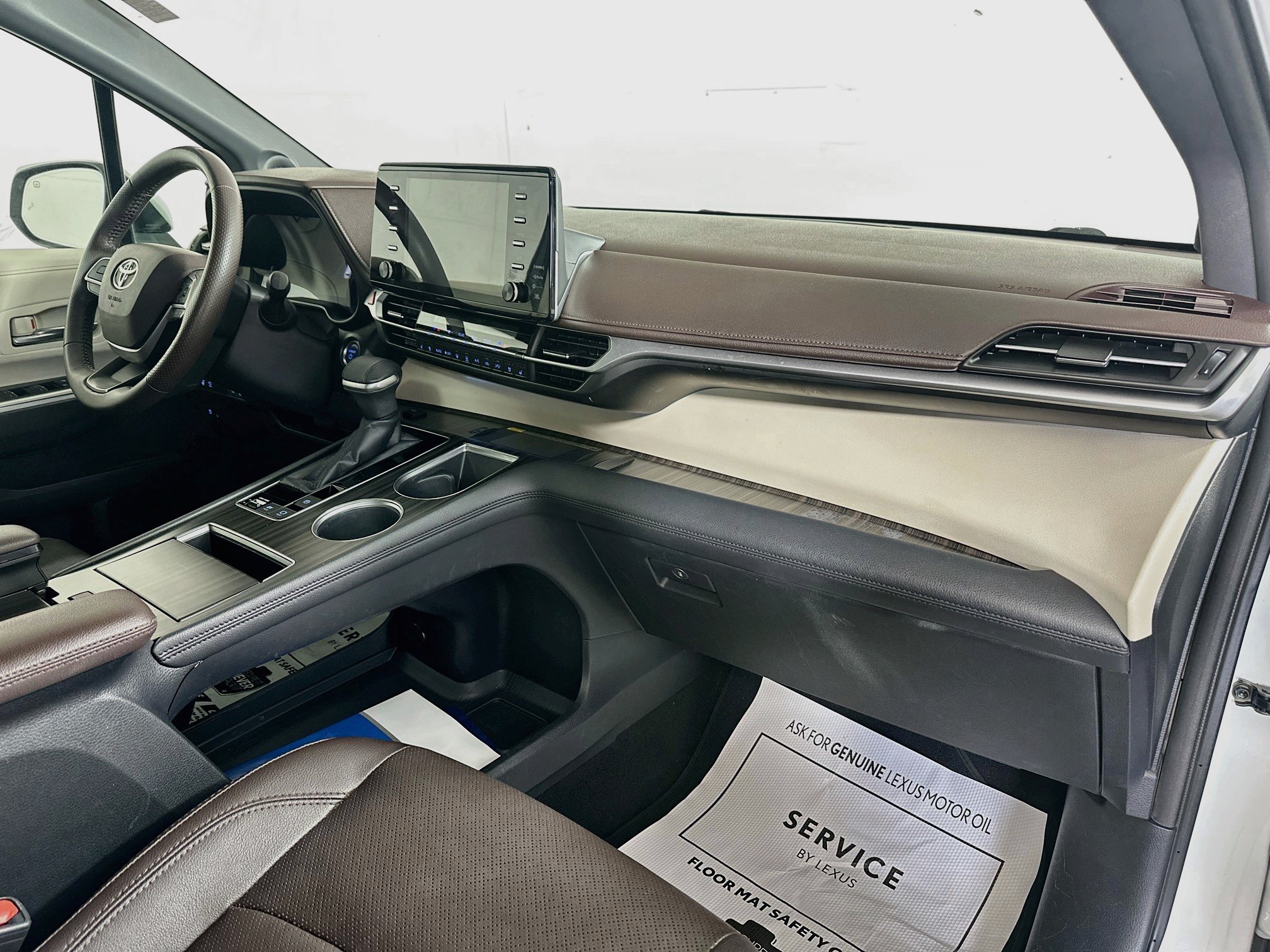 Used 2021 Toyota Sienna Platinum FWD image 31