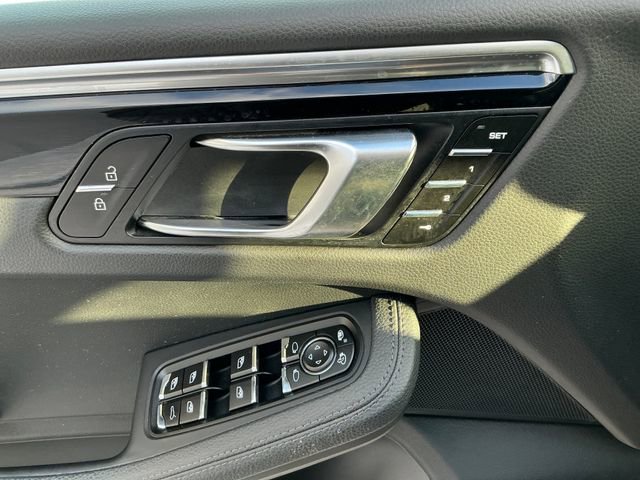 Certified 2019 Porsche Macan image 15