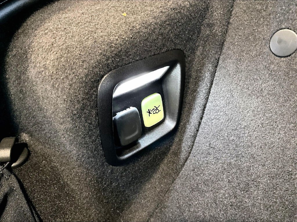 Used 2020 Chevrolet Corvette Stingray Preferred Cpe w/ 2LT Preferred Equipment Group RWD image 25