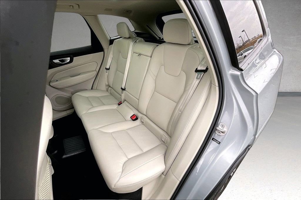 Certified 2024 Volvo XC60 T8 Plus w/ Protection Package Premier image 22