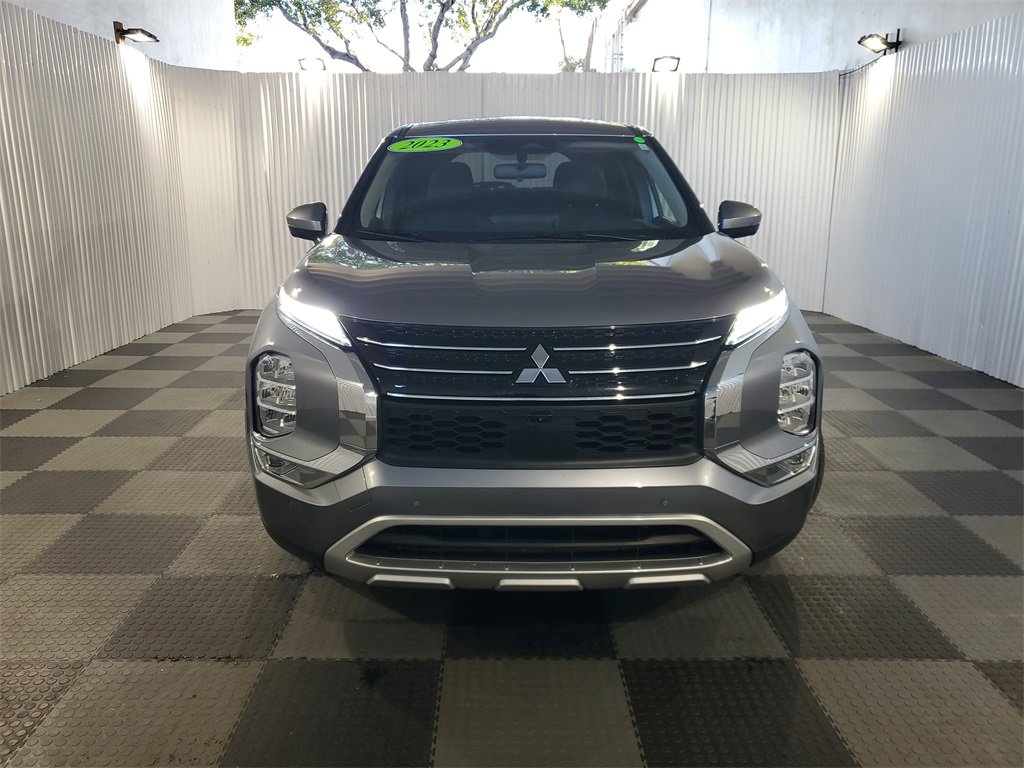 Used 2024 Mitsubishi Outlander SE image 2