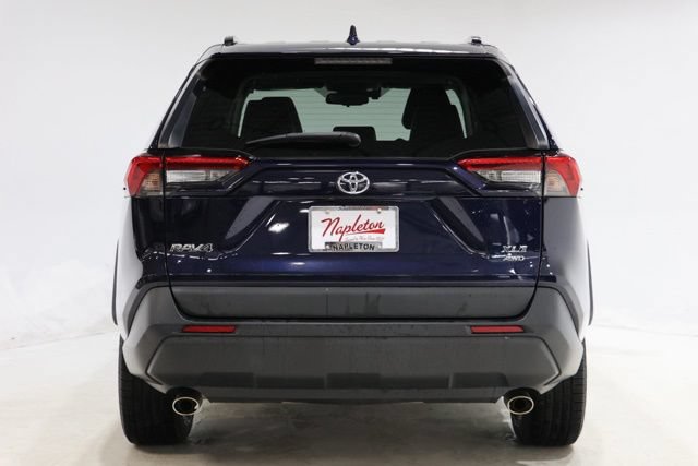 Used 2022 Toyota RAV4 XLE Premium AWD/4WD image 7