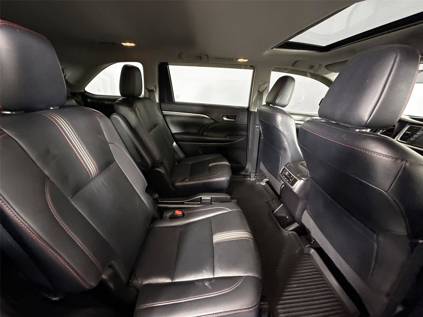 Used 2019 Toyota Highlander SE AWD/4WD image 50