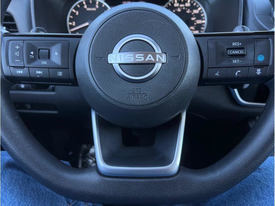 Used 2023 Nissan Rogue SV FWD image 11