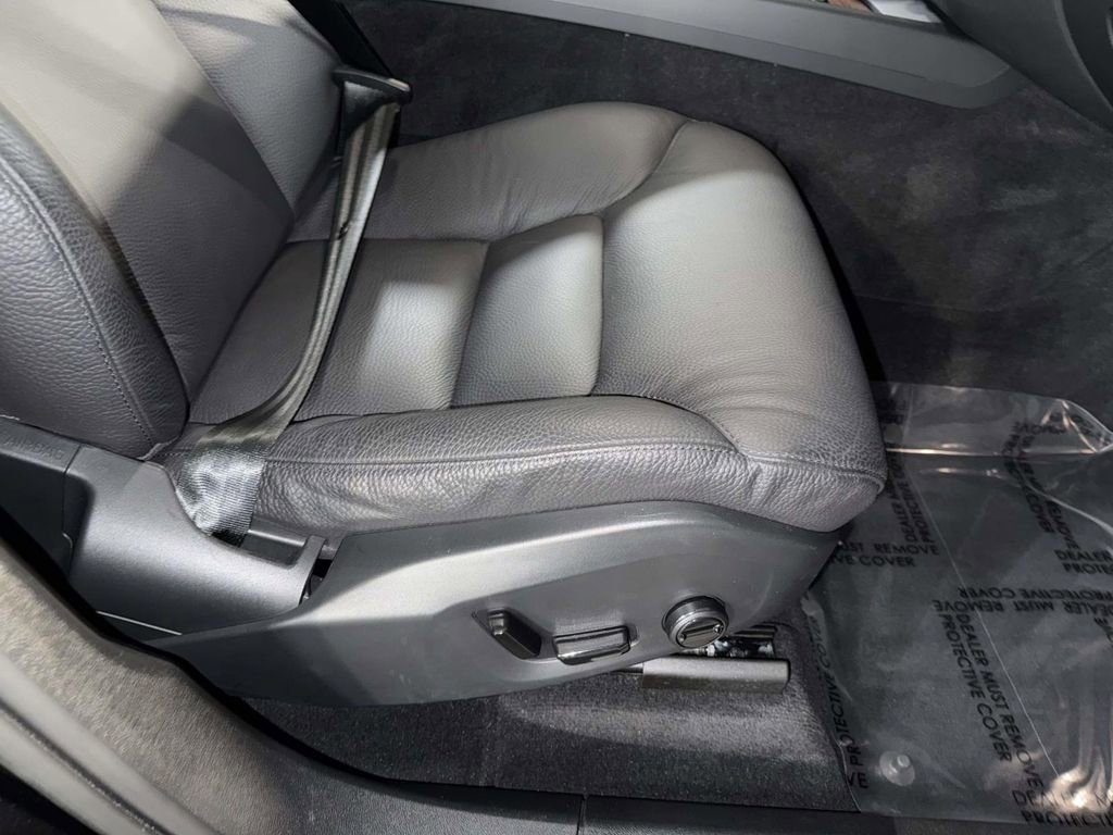 Used 2023 Volvo XC60 T8 Plus w/ Climate Package image 15