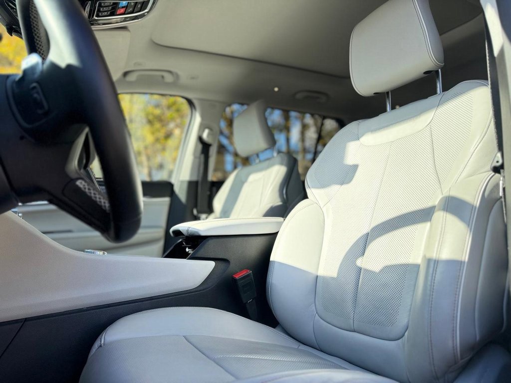 Used 2021 Jeep Grand Cherokee L Overland w/ Luxury Tech Group IV image 17