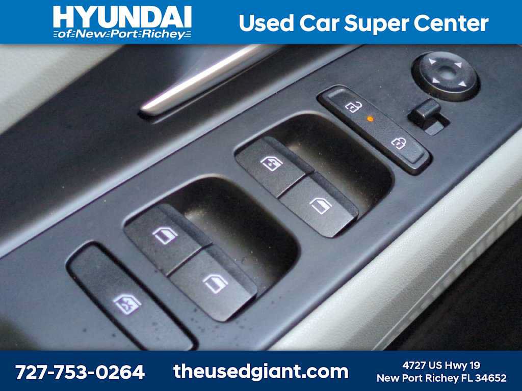 Certified 2025 Hyundai Elantra Limited w/ Cargo Package FWD image 27