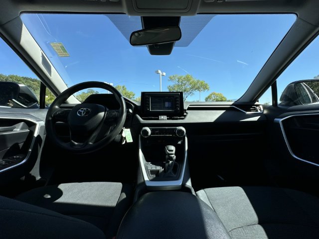 Used 2019 Toyota RAV4 LE AWD/4WD image 10
