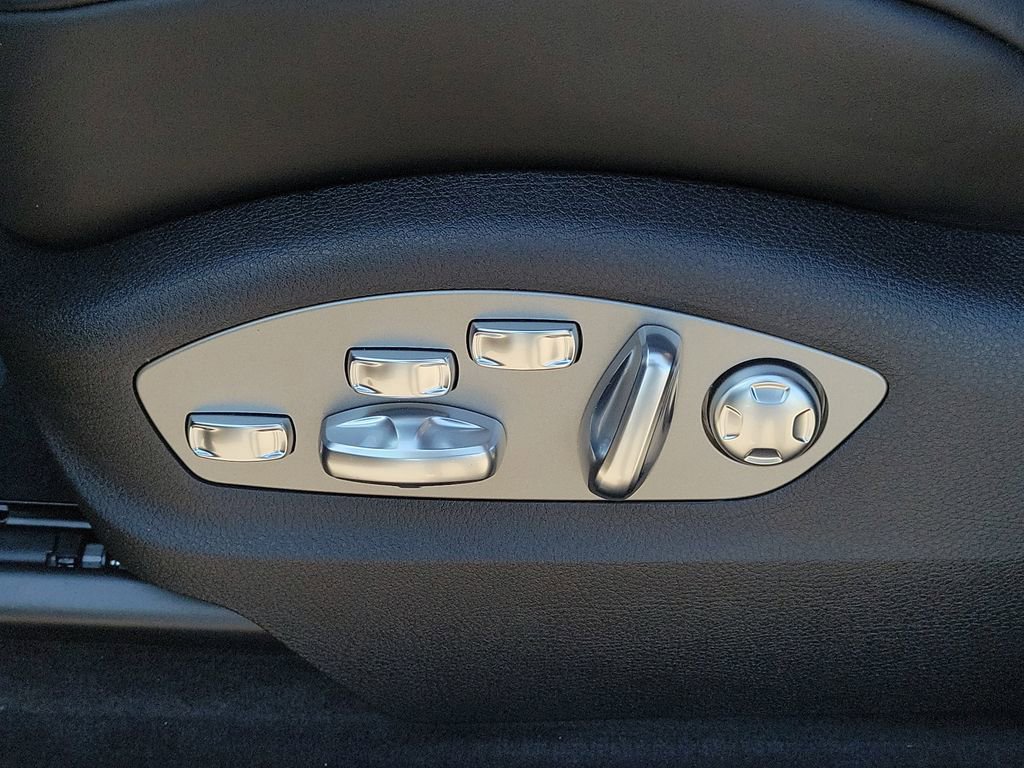 New 2026 Porsche Macan GTS image 27