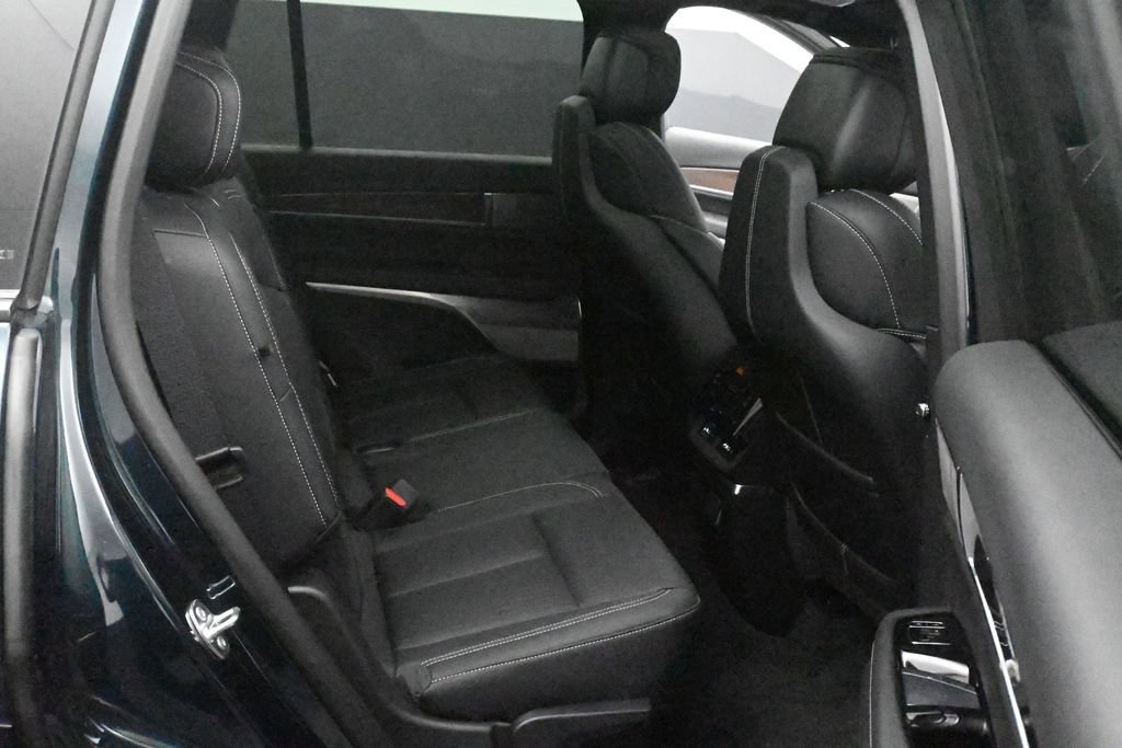 Used 2026 Cadillac Vistiq Luxury AWD/4WD image 12