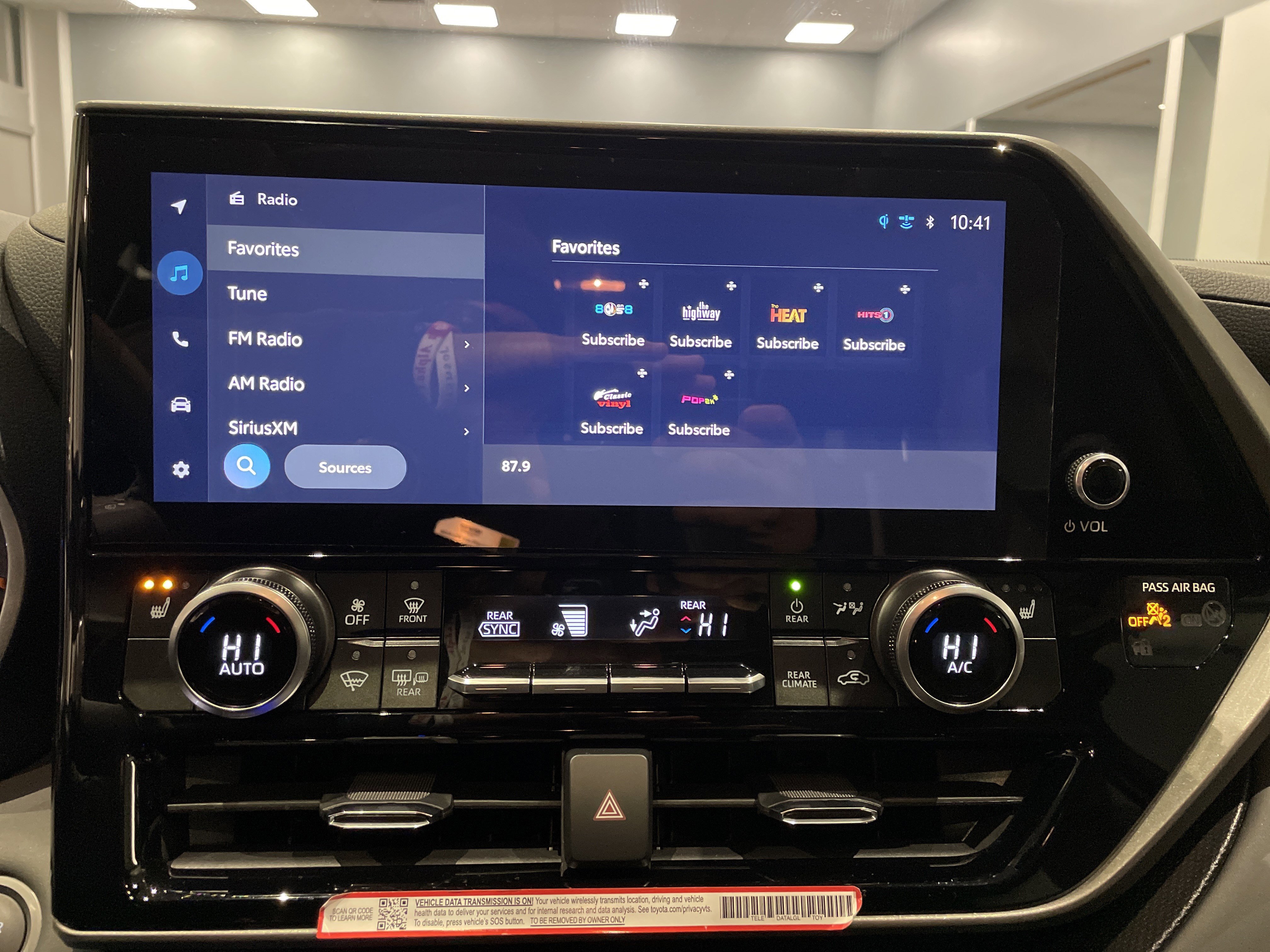 Used 2025 Toyota Highlander XLE image 24