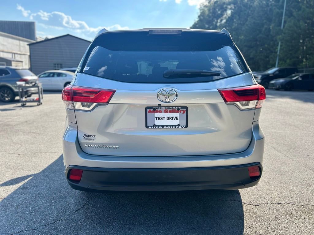 Used 2017 Toyota Highlander LE FWD image 6