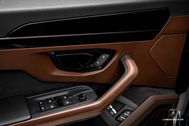 Used 2025 Lamborghini Urus SE image 21