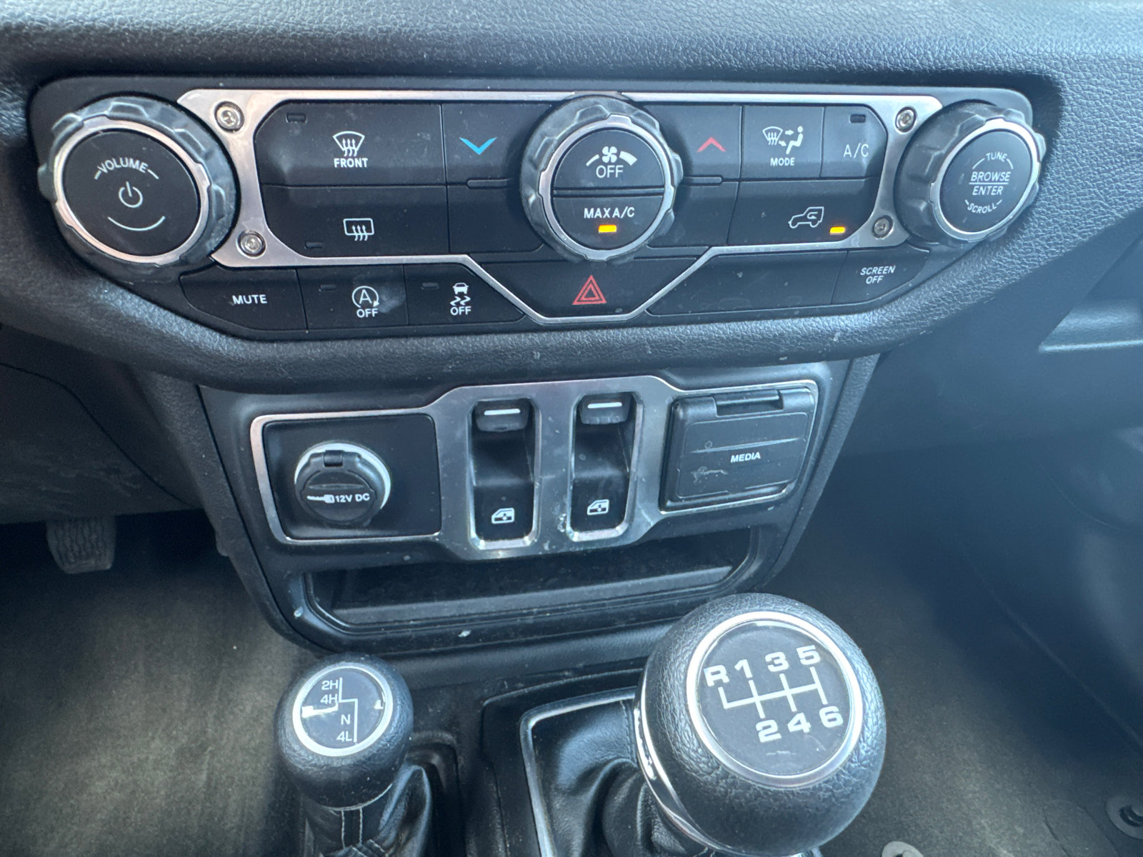 Used 2025 Jeep Wrangler Sport AWD/4WD image 25