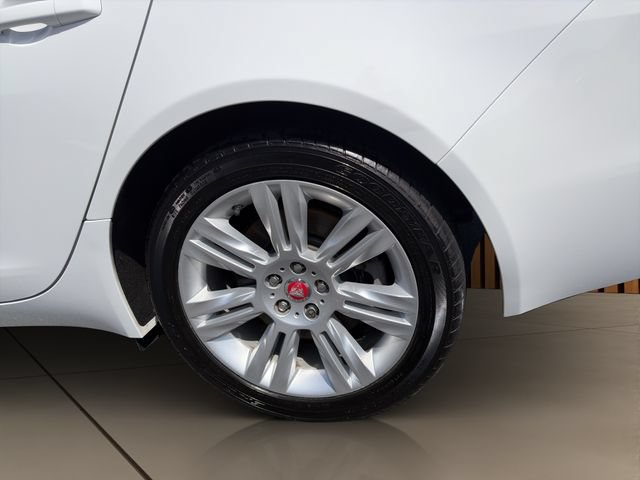Used 2017 Jaguar XF Premium AWD/4WD image 7