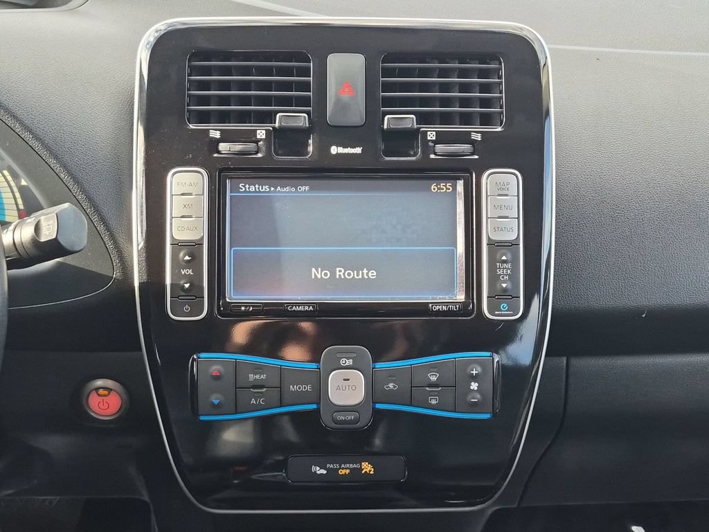 Used 2015 Nissan Leaf SL w/ Premium Package FWD image 21
