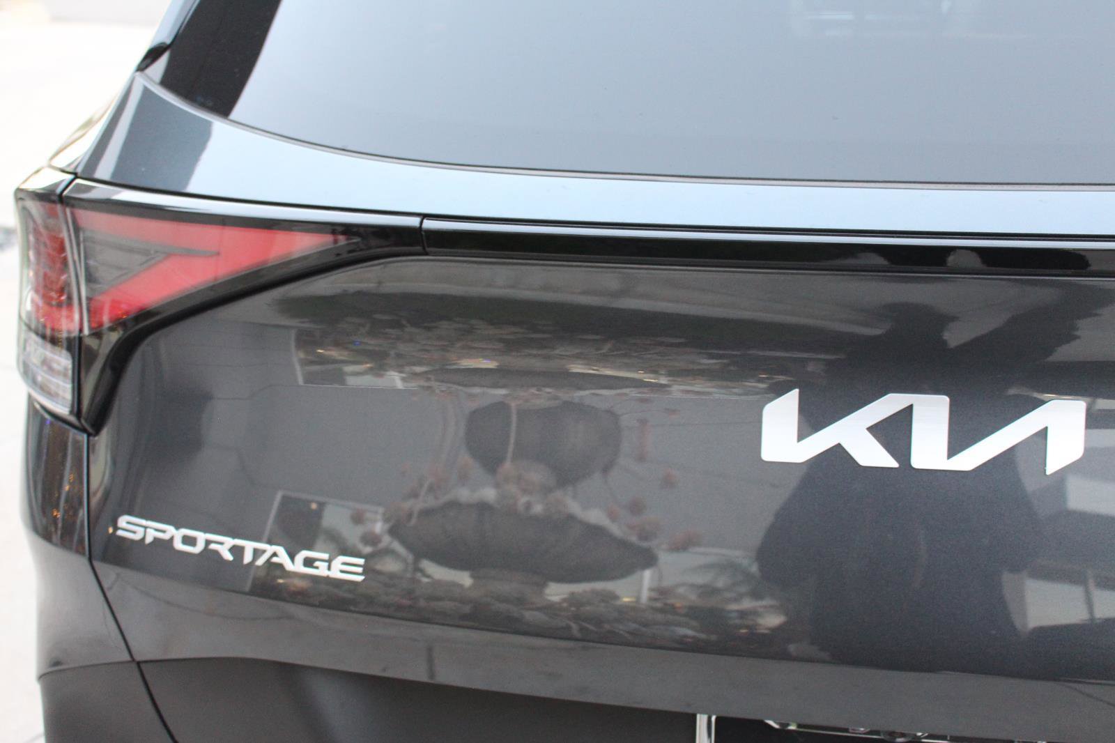 Certified 2024 Kia Sportage EX image 11