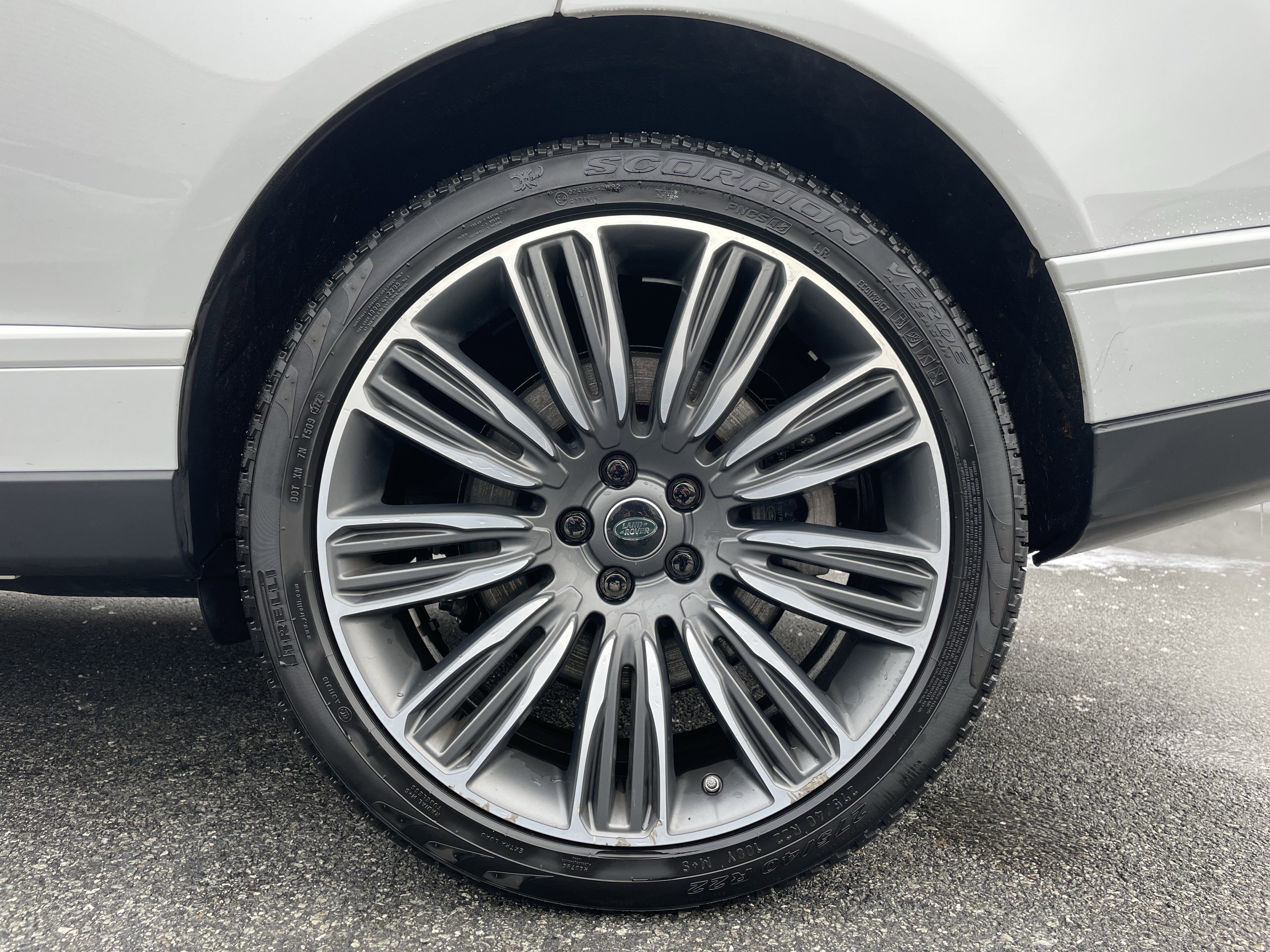 Used 2020 Land Rover Range Rover HSE image 10