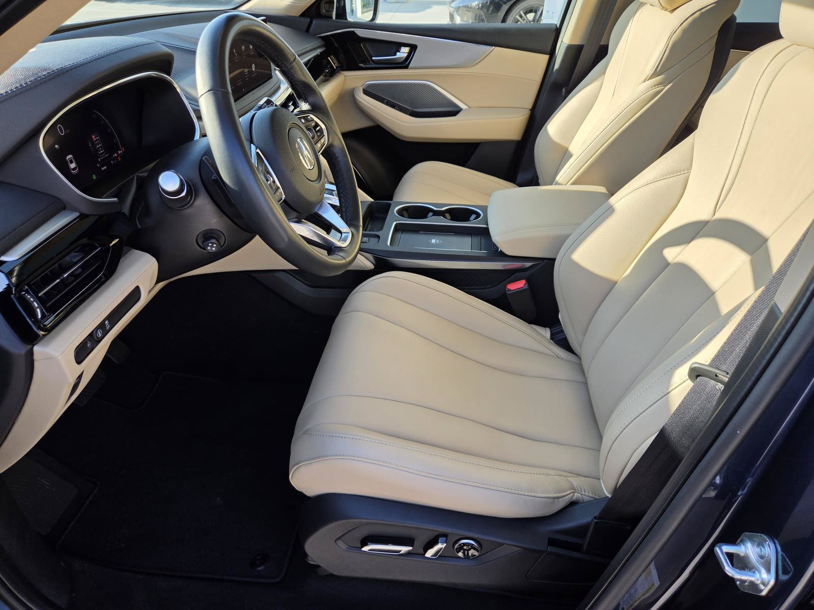 Used 2025 Acura MDX FWD image 17