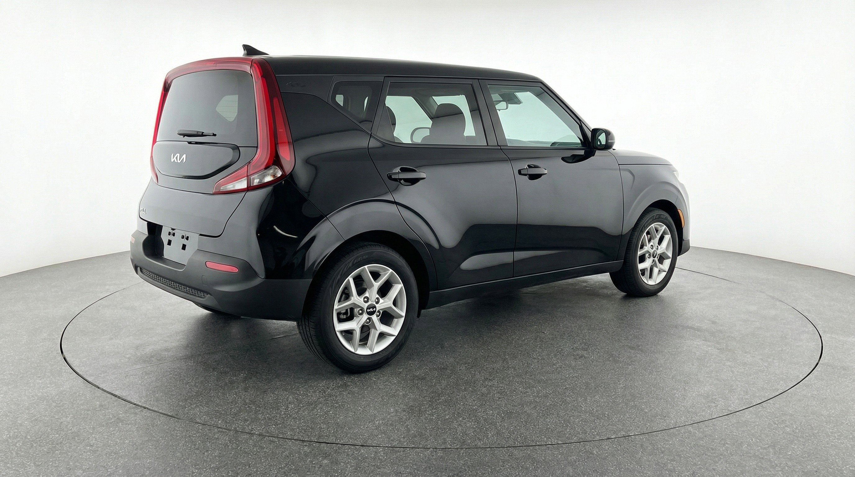 Used 2025 Kia Soul LX w/ LX Technology Package FWD image 9
