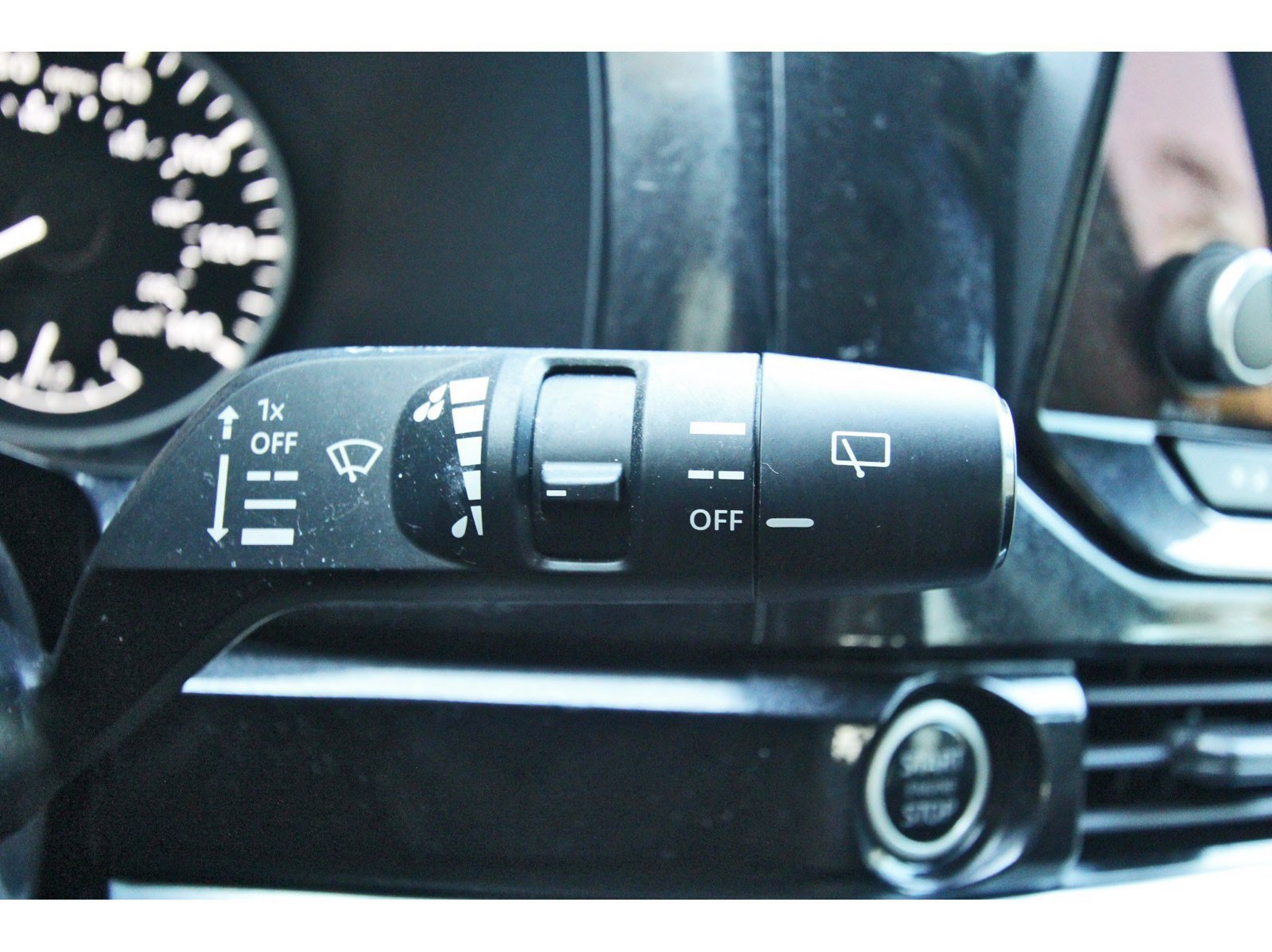 Used 2022 Nissan Pathfinder SV FWD image 18