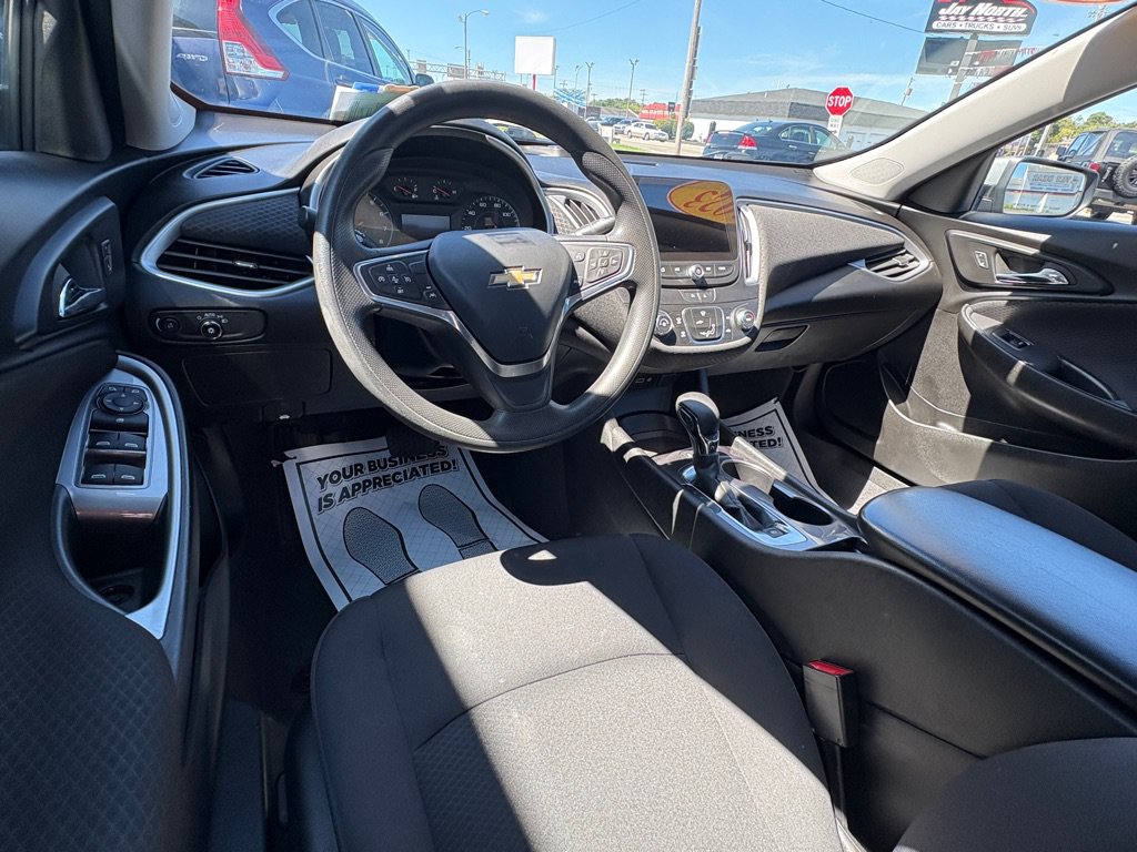 Used 2023 Chevrolet Malibu LS w/ Driver Confidence Package FWD image 9