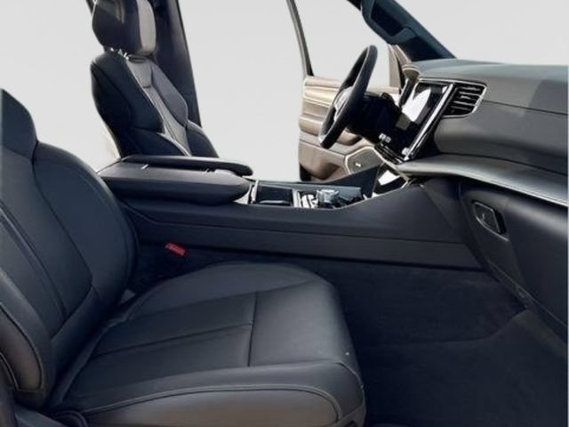 New 2026 Jeep Grand Wagoneer L 4WD w/ Premium Group I image 33