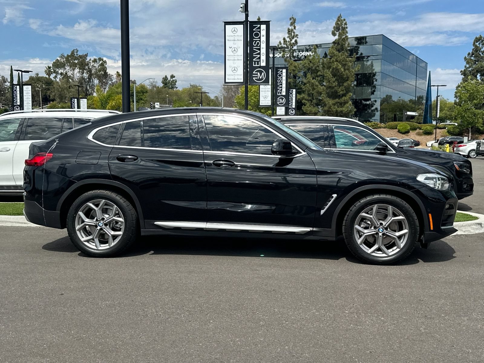 Used 2021 BMW X4 xDrive30i AWD/4WD image 2