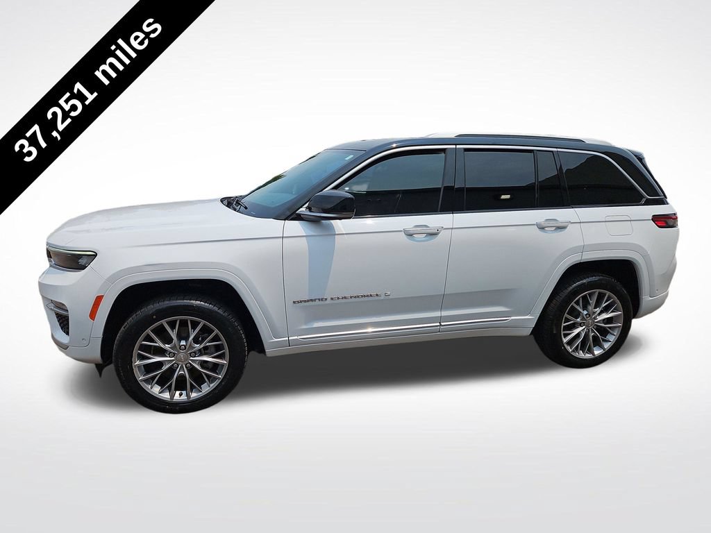 Used 2022 Jeep Grand Cherokee Summit w/ Luxury Tech Group V AWD/4WD image 3