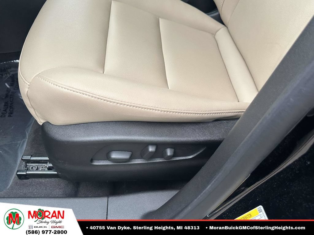 Certified 2024 Cadillac XT4 Luxury w/ Cold Weather Package AWD/4WD image 19