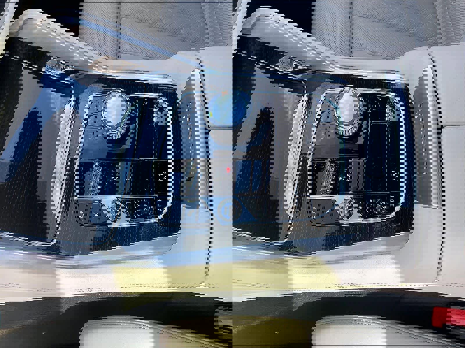 Used 2024 BMW X6 xDrive40i w/ Executive Package image 18