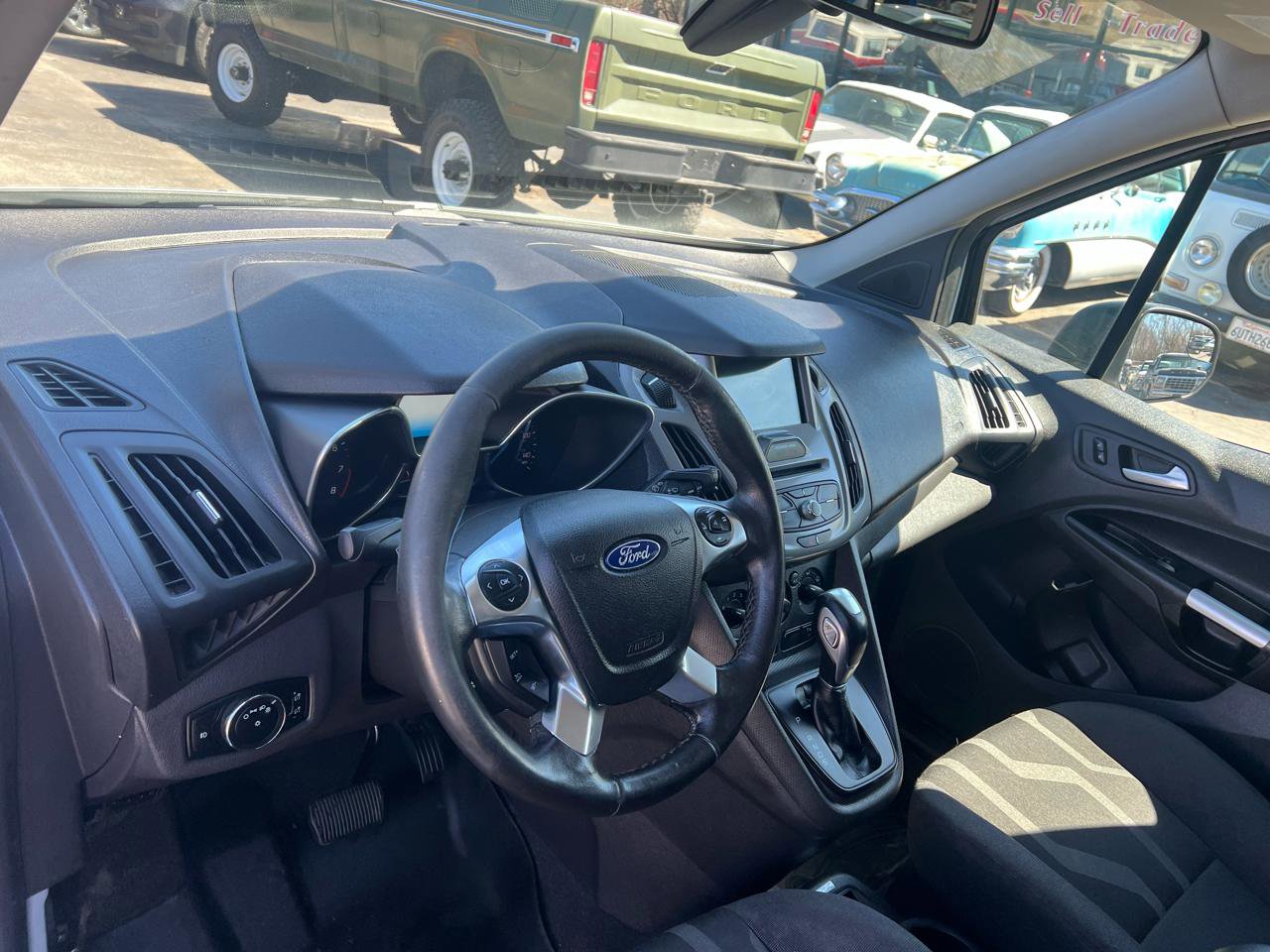 Used 2017 Ford Transit Connect XLT image 9