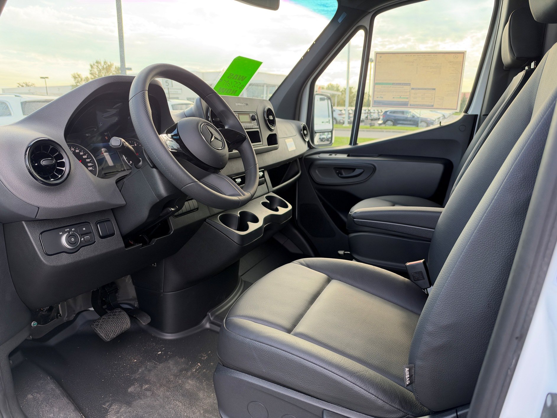 Used 2025 Mercedes-Benz Sprinter 2500 image 9