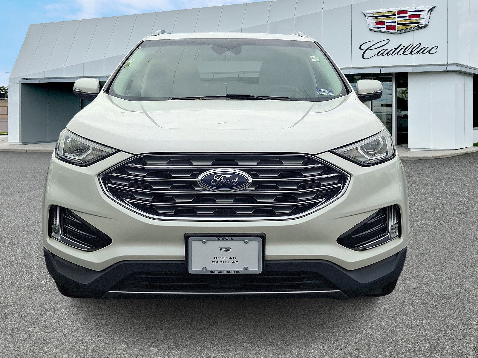Used 2019 Ford Edge SEL w/ Equipment Group 201A image 2