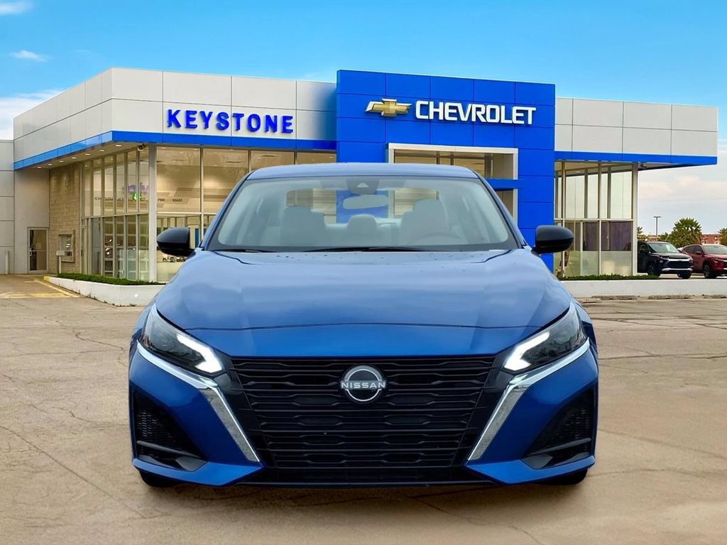 Used 2025 Nissan Altima 2.5 SV FWD image 2